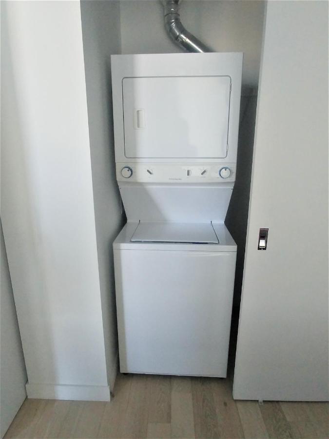 Luxury Skyline Condo In Downtown Free 24/7 Parking Winnipeg Luaran gambar